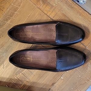 New in Box Clarks Everyday Timeless Shoes Black Lea Size 8.5